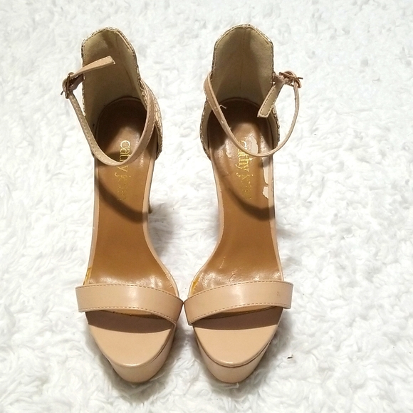 Cathy Jean  Tan And Gold Platform Heels Sz 7 - Picture 1 of 8